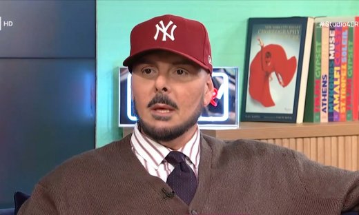 Βουρλιώτης: «Όταν υπέγραφα δίσκο μού έλεγε “σκούπισε το πεζοδρόμιο για να προσγειωθείς...”»