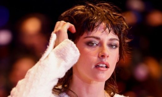 «The Wrong Girls»: Αυτή είναι η νέα ταινία της Neon με την Κρίστεν Στιούαρτ και τη Άλια Σόουκατ