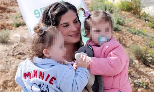 Χριστίνα Μπόμπα: Στο πάρκο μαζί με τις κόρες της-Η νέα φωτό & η γυμναστική που επέλεξαν οι δίδυμες