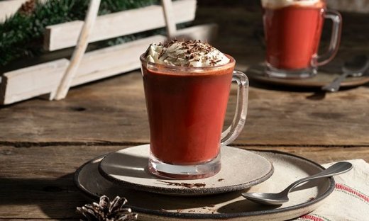 Ζεστή σοκολάτα red velvet από τον Άκη Πετρετζίκη!