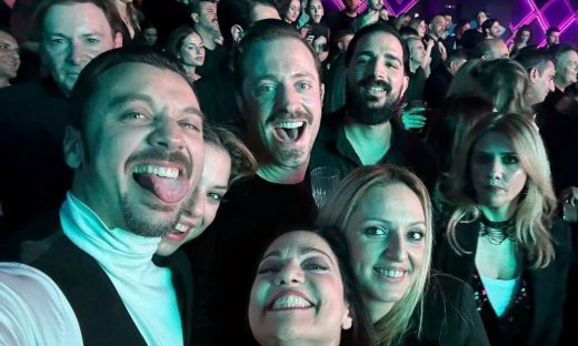 Night out στη Βίσση για το καστ του Grand Hotel - Η Γιολάντα Καλογεροπούλου αγκαλιά με τον Σβήγκο