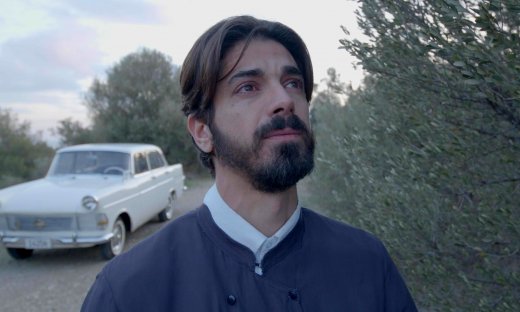 Άγιος Έρωτας: Ο Μαρκόπουλος αποκαλύπτει στον πατέρα Νικόλαο ότι ξέρει το μυστικό του