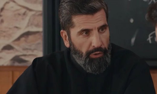 Η Γη της Ελιάς: Ποια είναι η Ντομένικα που εμφανίζεται στη Μάνη & αναστατώνει τον πάτερα Τιμόθεο;