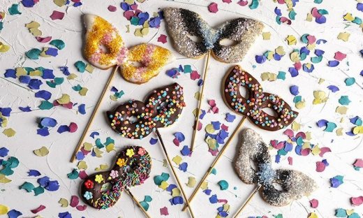 Μπισκότα αποκριάτικες μάσκες από τον Άκη Πετρετζίκη