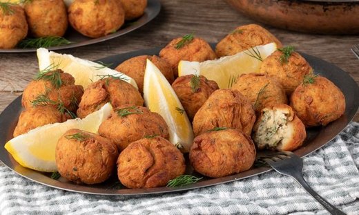 Ταραμοκεφτέδες από τον Άκη Πετρετζίκη