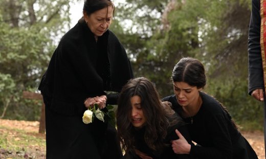 Άγιος έρωτας: Η δυνατή σκηνή, η συμπόνοια & ο θυμός για τη Χλόη - «Το κτήνος ο πατέρας σου φταίει»