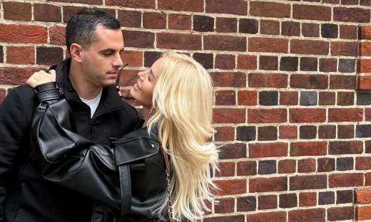 Κατερίνα Καινούργιου–Παναγιώτης Κουτσουμπής: Η νέα ρομαντική απόδραση δίπλα στη θάλασσα & το δείπνο