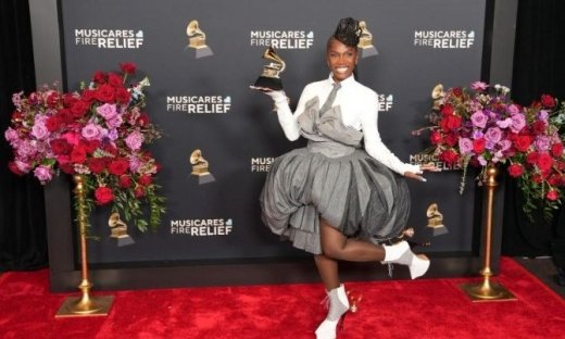 Billboard: H Doechii κατακτά το Βραβείο «Γυναίκα της Χρονιάς» για το 2025