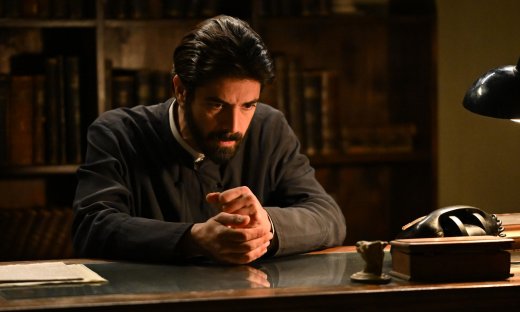 Άγιος έρωτας: Ο πατήρ Νικόλαος αρνείται να παντρέψει την Χλόη με τον Πέτρο