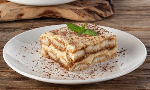 Ποια dubai chocolate; Αυτό το τιραμισού με φιστίκι Αιγίνης του Πετρετζίκη θα το λατρέψετε