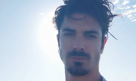 Δημήτρης Γκοτσόπουλος: «Δεν υπάρχει θέατρο χωρίς ζωή, και τηλεόραση χωρίς θέατρο»