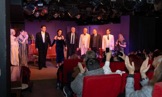 Διάχρονο θέατρο: Σύσσωμος ο καλλιτεχνικός κόσμος στην επίσημη πρεμιέρα των παραστάσεων