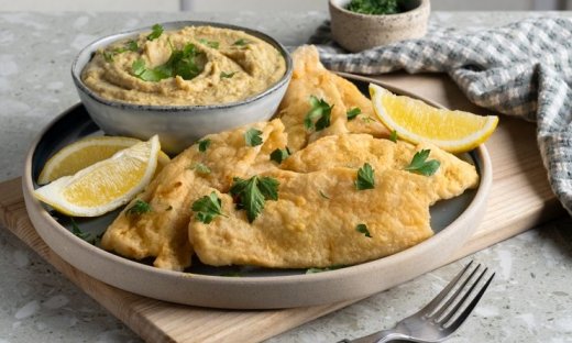 Τηγανητός μπακαλιάρος με σκορδαλιά φάβας από τον Άκη Πετρετζίκη