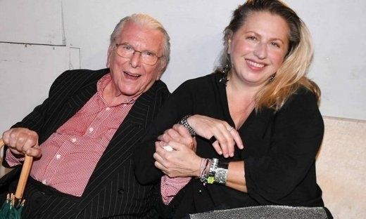 Η Σάντρα Βουτσά θυμάται τον μπαμπά της: «Εύχομαι εκεί πάνω να είναι με την Καραγιάννη, την Αλίκη...»