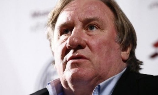 Ο Ζεράρ Ντεπαρντιέ υποστηρίζει ότι δεν άγγιξε την ενάγουσα στη δίκη του για σεξουαλική επίθεση