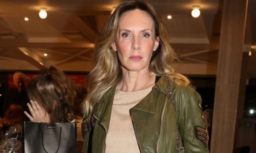 Η Εβελίνα Παπούλια κουρεύτηκε μόνη της - Η ανατρεπτική αλλαγή στα μαλλιά της