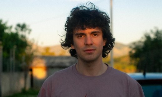 Δημήτρης Καπουράνης: «Αυτό πού ονομάζεται πατρίδα είναι κάτι που κουβαλάμε πάντα μέσα μας»