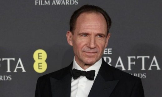 Η σκηνοθετική πρόκληση του Ρέιφ Φάινς στην Όπερα του Παρισιού