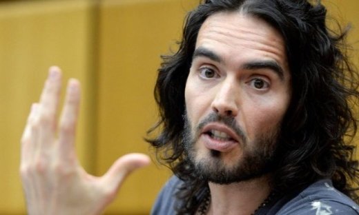 Νέο σκάνδαλο στη σόουμπιζ παγκοσμίως: Ο ηθοποιός Ράσελ Μπραντ κατηγορείται για βιασμό!