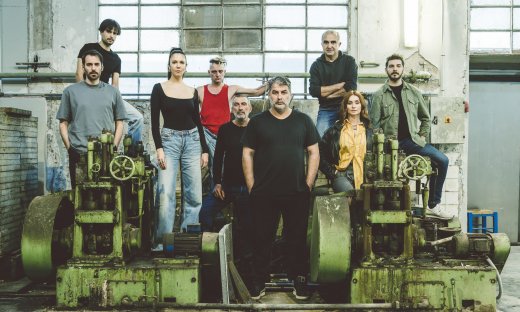 Ο Βασίλης Μπισμπίκης και η θεατρική ομάδα Cartel κάνουν επανεκκίνηση σε νέο χώρο στο Αιγάλεω