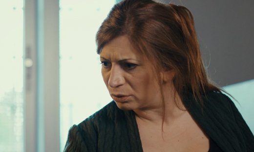 Η γη της ελιάς:Η σύλληψη της Κούλας γίνεται γνωστή στο χωριό & κανείς δεν πιστεύει στην ενοχή της