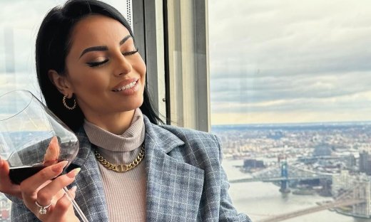 Δήμητρα Αλεξανδράκη: «Σηκωνόμουν το πρωί και έψαχνα να βρω αλκοόλ, το δουλεύω ακόμα»