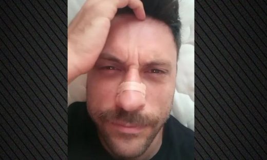 Πάσχα στο γυμναστήριο για τον Χρυσοστόμου - Μετέτρεψε τα όργανα σε «κοκορέτσι, κοντοσούβλι, κεμπάπ»