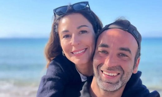 Κατερίνα Παπουτσάκη: Ζει τον «Άγιο έρωτα» στην παραλία με τον σύντροφό της Θάνο Χατζόπουλο
