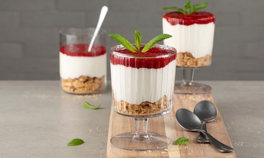 Healthy cheesecake με εύκολη μαρμελάδα φράουλα-τσία από τον Άκη Πετρετζίκη