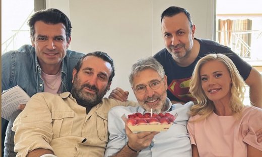 Θοδωρής Αθερίδης: Έκλεισε τα 60 του χρόνια-Τα γενέθλια & η έκπληξη στην πρόβα με τη Ζέτα Μακρυπούλια