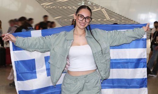 Klavdia: Αναχωρεί για την Eurovision – Τα γυαλιά, το φυλαχτό της μαμάς της & η έκπληξη που ετοιμάζει