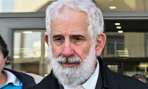 «Εδώ είδαμε πορνό»: Οργή στη δίκη Φιλιππίδη με το βίντεο καταγγέλλουσας που προβλήθηκε