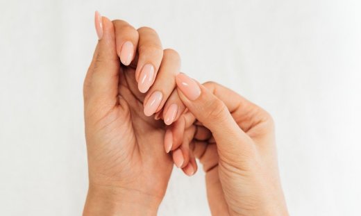 Αδύναμα και ταλαιπωρημένα νύχια; Το πλήρες nail care & therapy που χρειάζεστε