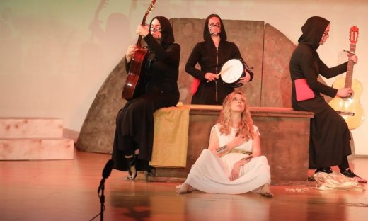 Η Γιούλη Ηλιοπούλου ταξιδεύει σε όλη την Ελλάδα με την «Ελένη» του Ευριπίδη