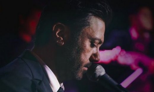 Γιώργος Θεοφάνους – «Πολλά Τραγούδια Ακόμα»: Μια συναρπαστική συναυλία στο Βεάκειο Θέατρο