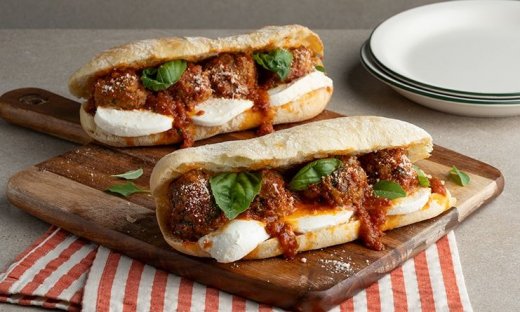Meatball sandwich από τον Άκη Πετρετζίκη!