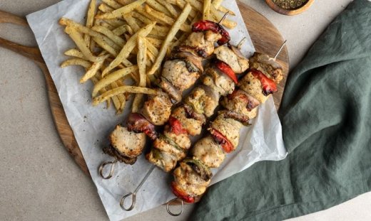 Κοντοσούβλι κοτόπουλο στο air fryer από τον Άκη Πετρετζίκη!