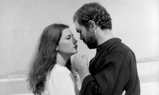 Η 23χρονη Τζένη Καρέζη σε σπάνιο backstage υλικό από τα παρασκήνια της πρώτης της ταινίας