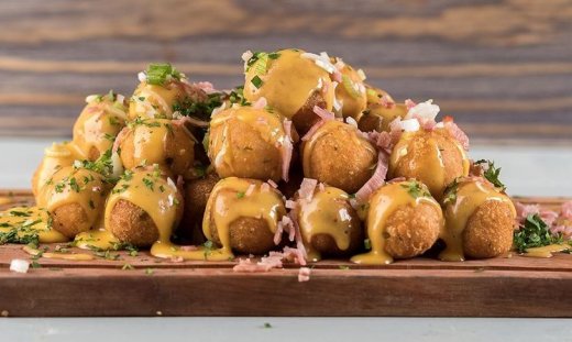 Ο Άκης προτείνει: Δείτε πώς να φτιάξετε πανεύκολα τις πιο νόστιμες τυροκροκέτες από κίτρινα τυριά!