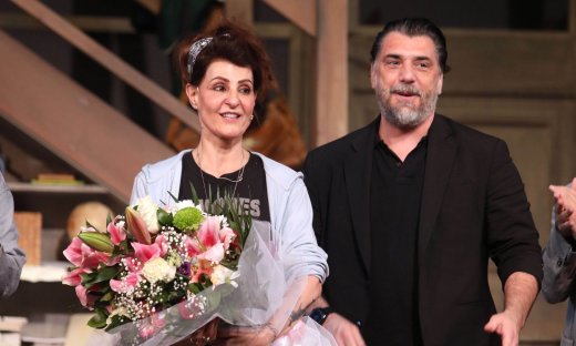 Νία Βαρντάλος: Χαμός στην πρεμιέρα του Tiny Beautiful Things -Ποιους celebs είδαμε στην πρώτη σειρά;