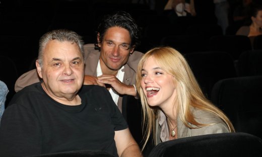 Νατάσα Εξηνταβελώνη – Πάνος Βλάχος: Η πρώτη κοινή δημόσια εμφάνιση μαζί με τον πατέρα της ηθοποιού