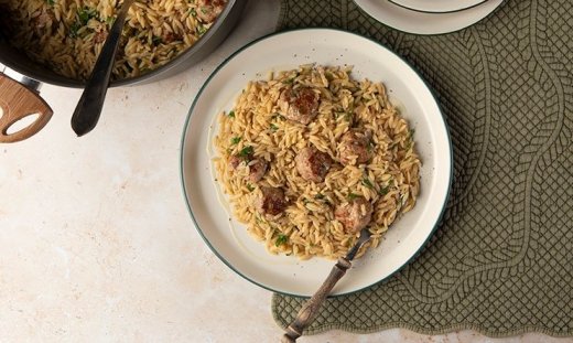 Λεμονάτο κριθαράκι με κεφτεδάκια από τον Άκη Πετρετζίκη