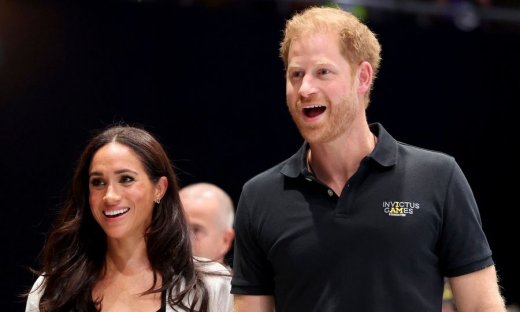 Μέγκαν Μαρκλ: Μοιράστηκε αδημοσίευτο στιγμιότυπο με τον Άρτσι να φιλάει τη μικρή Λίλιμπετ!