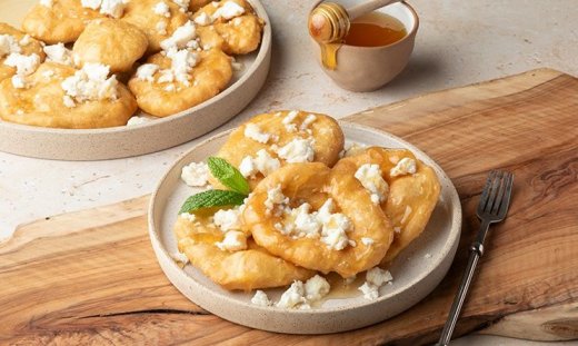 Τηγανίτες με μυζήθρα και μέλι από τον Άκη Πετρετζίκη