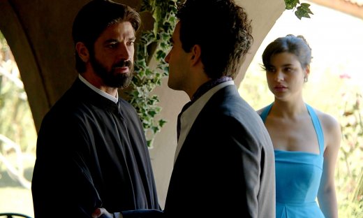 Άγιος έρωτας - Η Χλόη το «σκάει» με τον πατέρα Νικόλαο