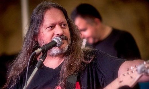 Ο Αντώνης Μιτζέλος στη σκηνή του Μικρού Κεραμεικού για μία μοναδική μουσική βραδιά