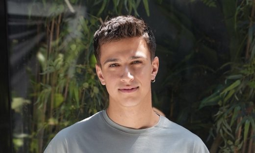 Ο Τιμωρός:  Ο Φίλιππος γίνεται μάρτυρας μίας σκηνής που θα ανατρέψει όσα πίστευε για τη μητέρα του