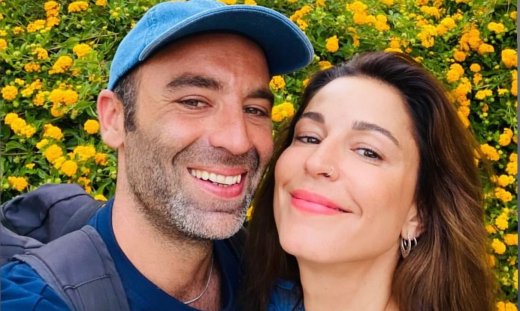 Κατερίνα Παπουτσάκη: Η τρυφερή φώτο - Αγκαλιά με τον σύντροφό της, Θάνο Χατζόπουλο