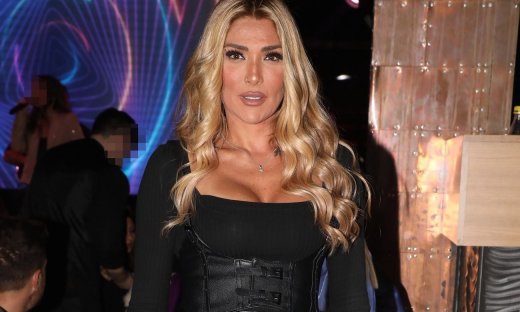 Αγγελική Ηλιάδη: Ο γιος της, Μπάμπης έγινε 20 ετών – H εντυπωσιακή τούρτα και το πάρτι γενεθλίων