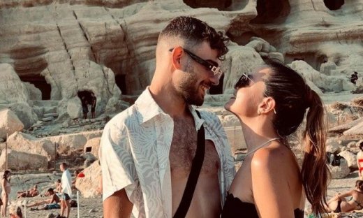 Μαριτίνα Ντενίση: Ξεκίνησε το τριήμερο από την παραλία-Η τρυφερή αγκαλιά με τον σύντροφό της